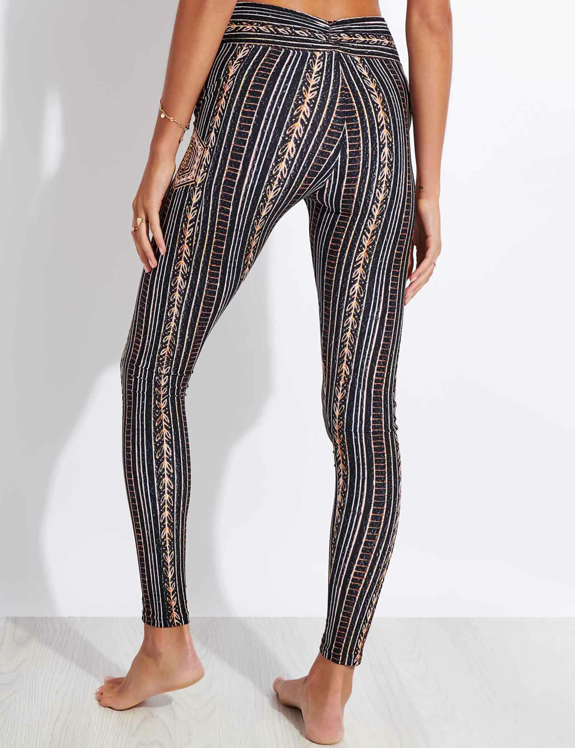 Zephyr Ruched Crossover Pocket Legging - Image 2