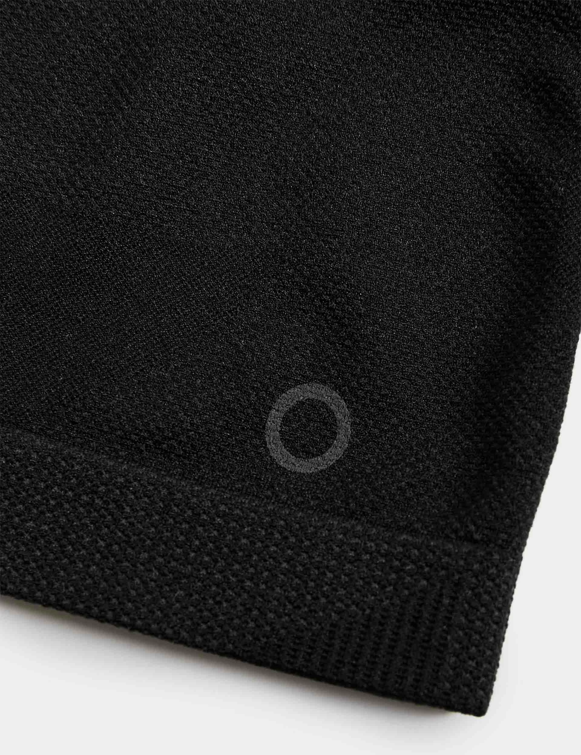 Scoop Neck Seamless Fitted Crop Top - Black - Image 5