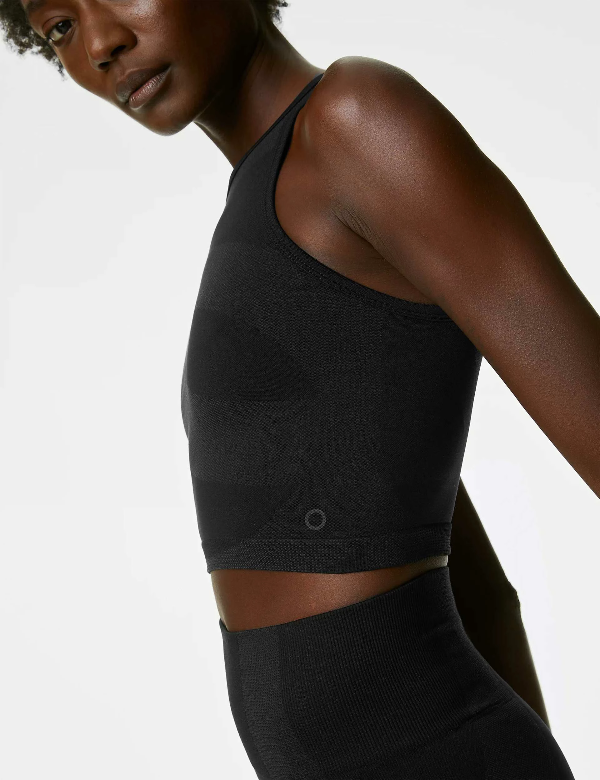 Scoop Neck Seamless Fitted Crop Top - Black - Image 3